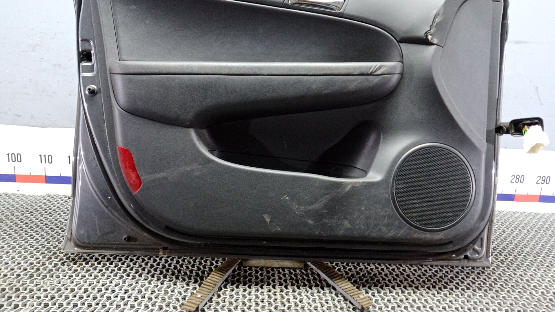 Дверь передняя левая