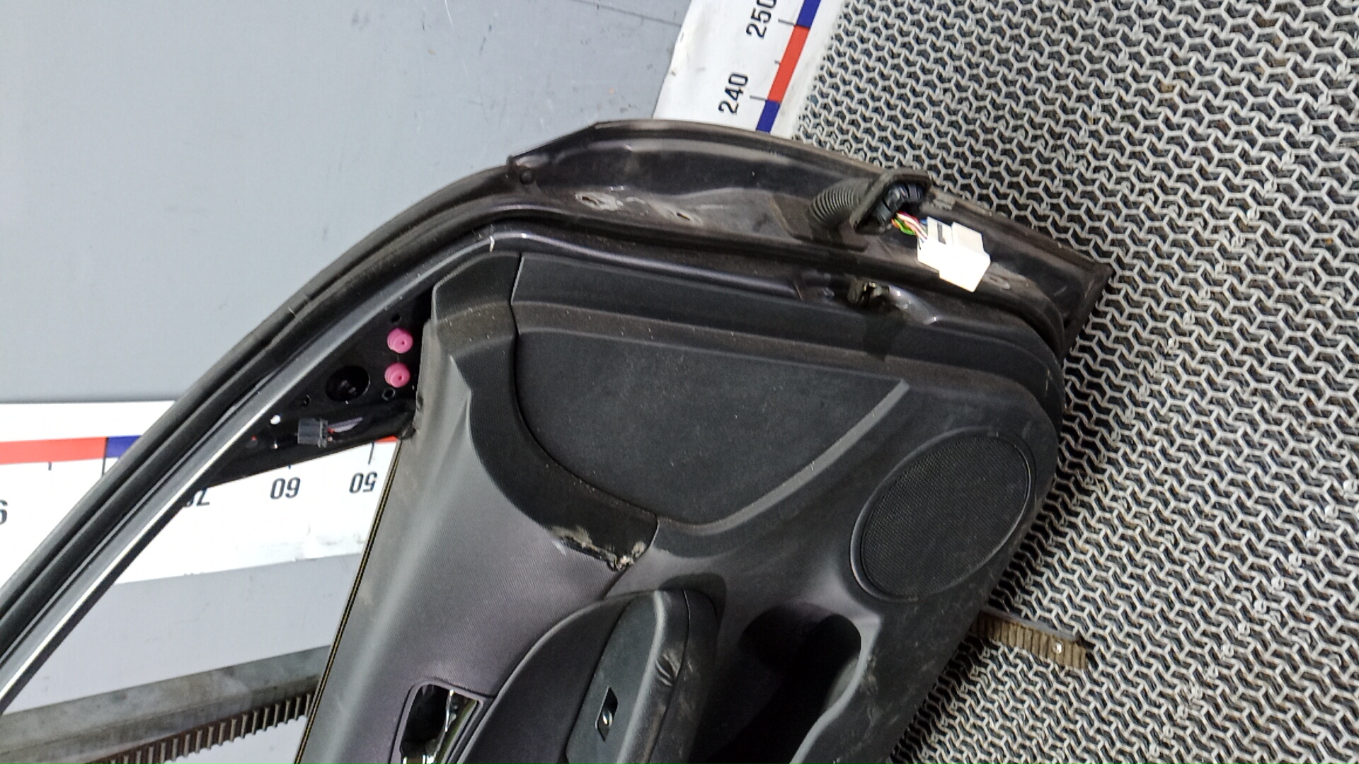 Дверь передняя левая