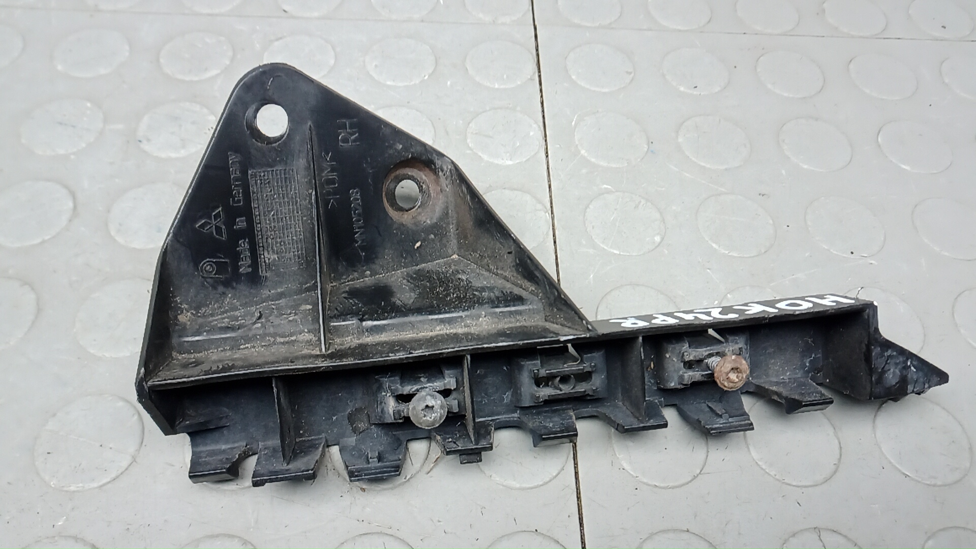 Кронштейн переднего бампера