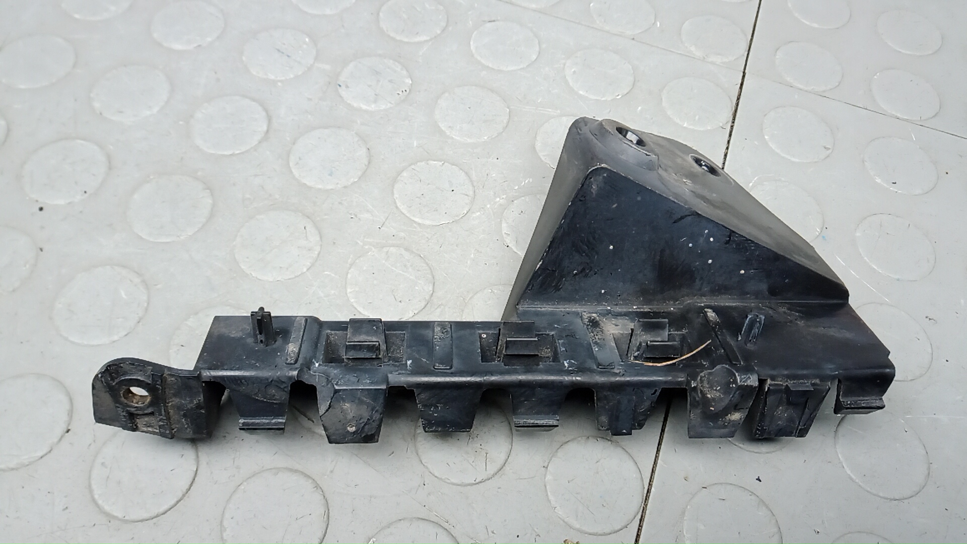 Кронштейн переднего бампера