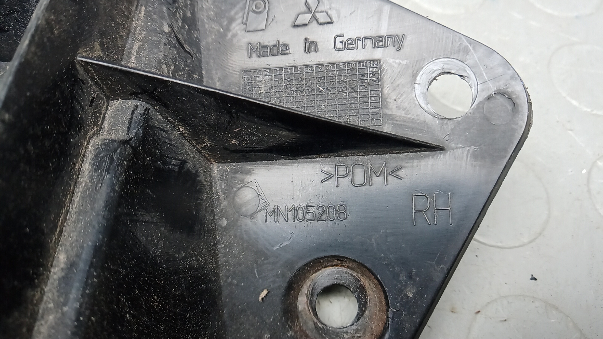 Кронштейн переднего бампера