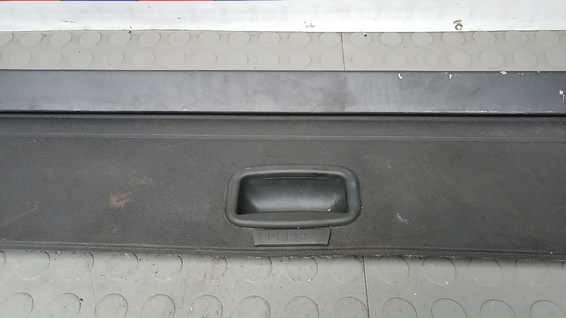 Шторка багажника