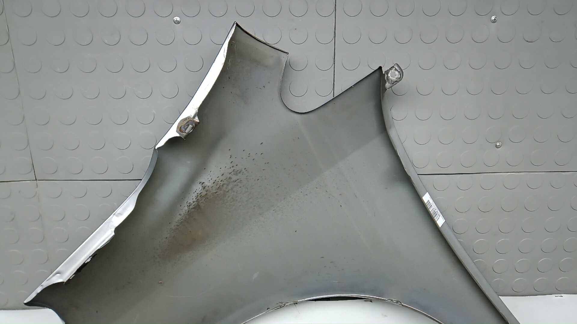 Крыло переднее правое