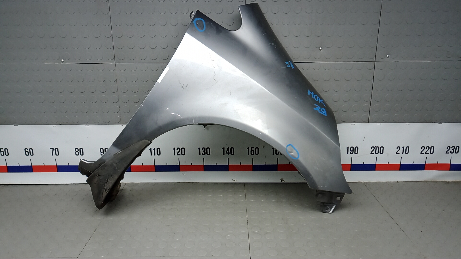 Крыло переднее правое