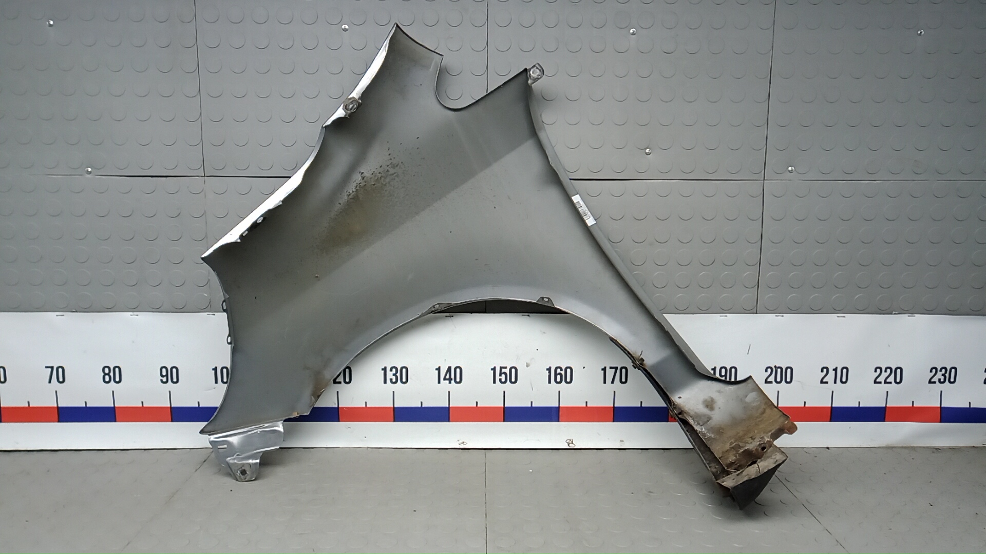 Крыло переднее правое