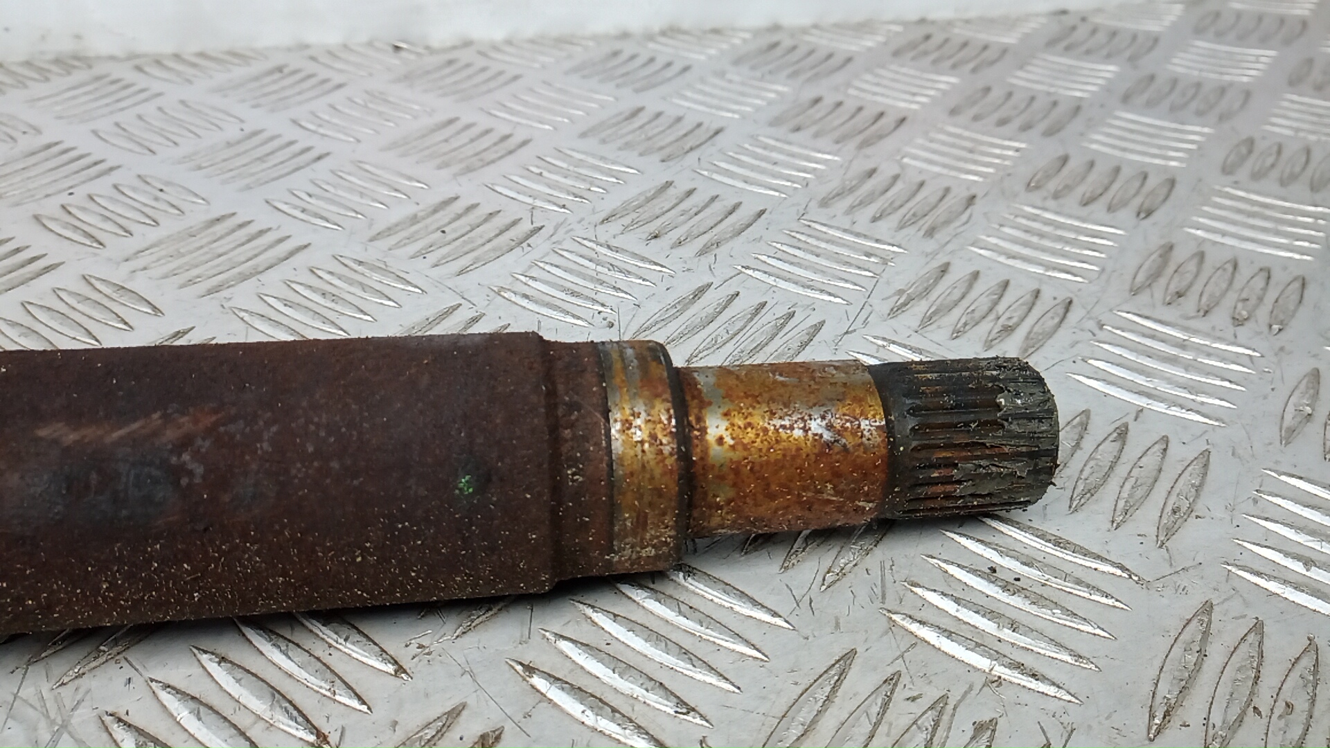 Полуось передняя правая