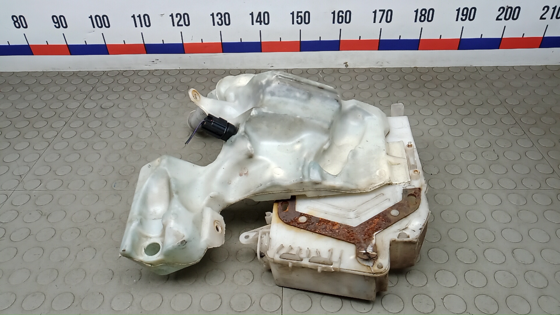 Бачок омывателя лобового стекла