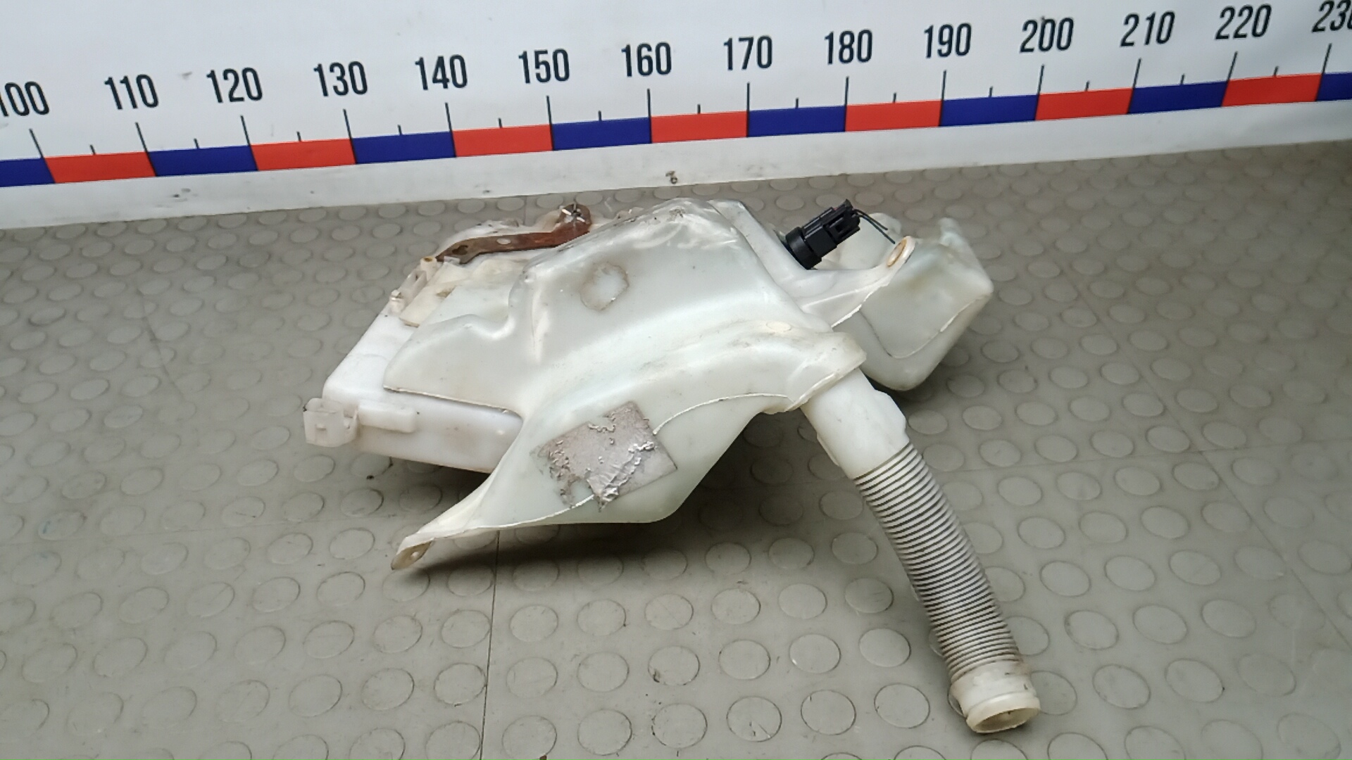 Бачок омывателя лобового стекла