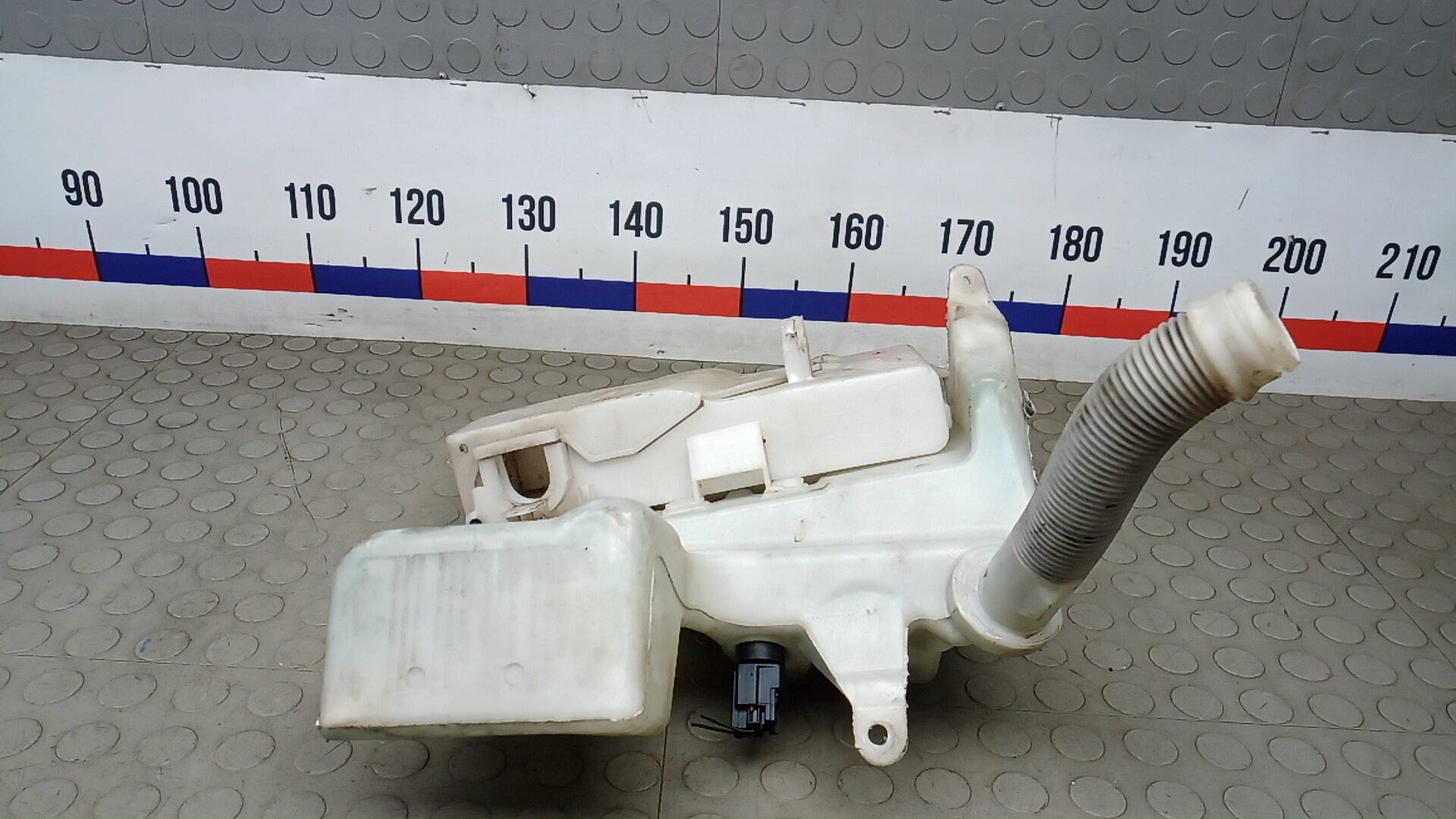 Бачок омывателя лобового стекла