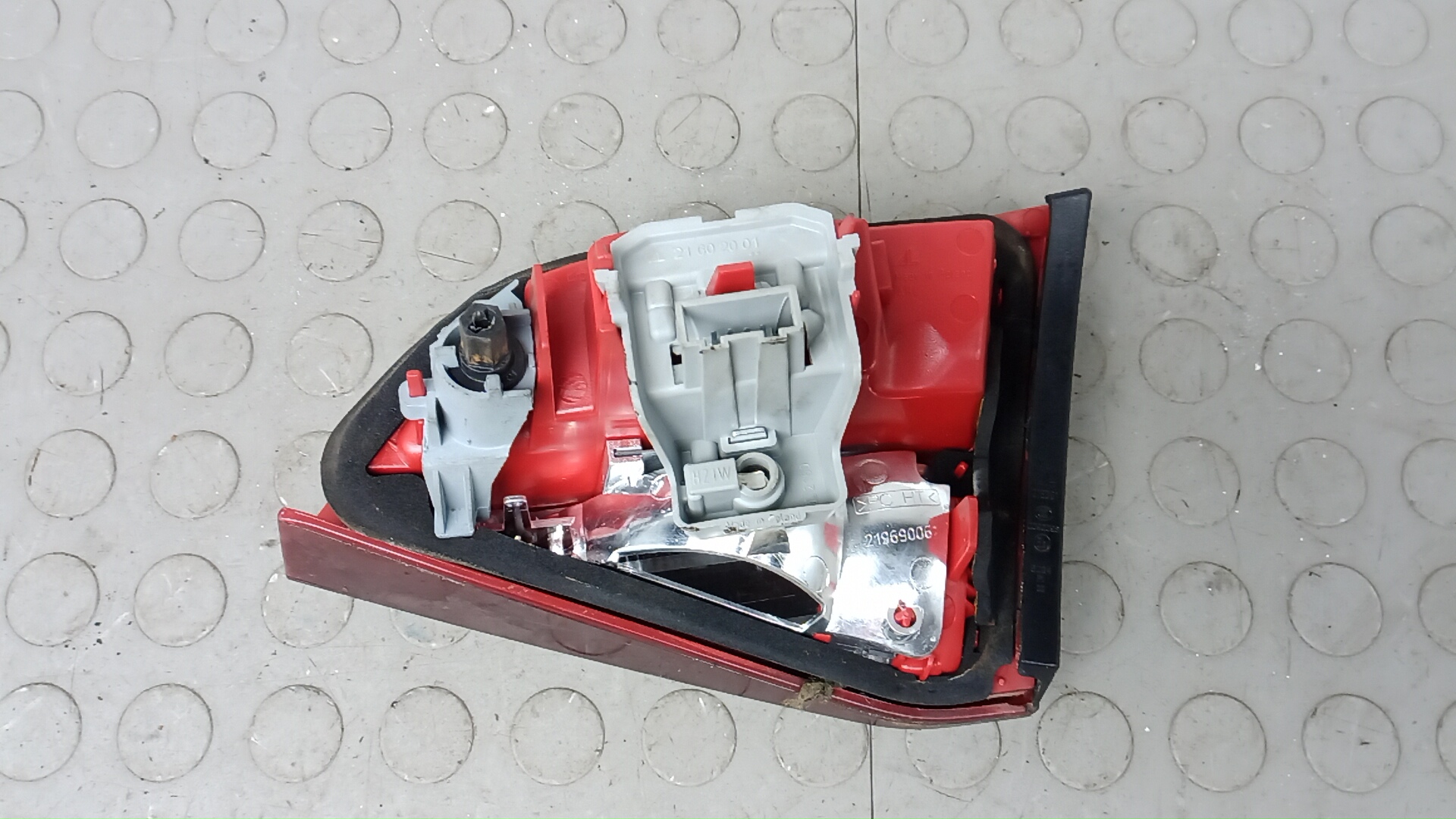 Фонарь задний внутренний левый