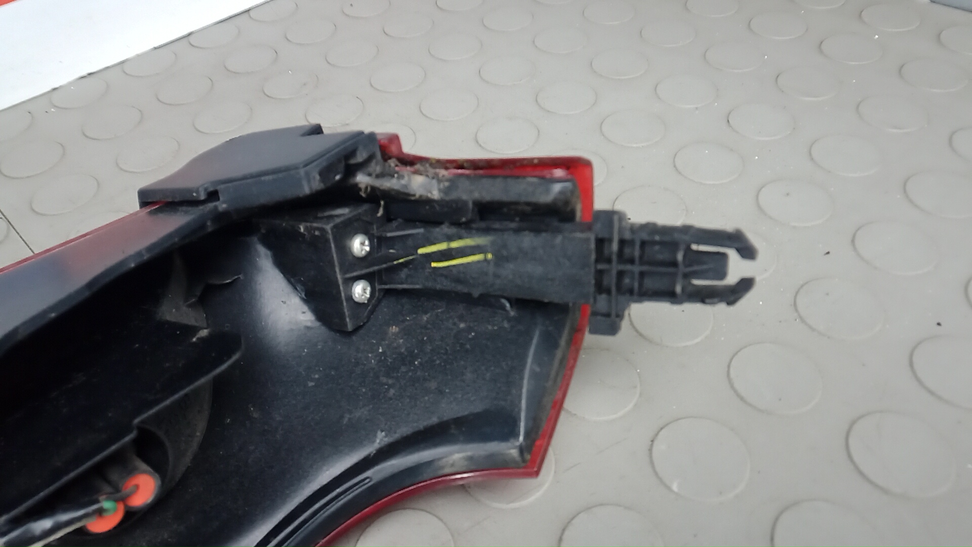 Фонарь задний левый