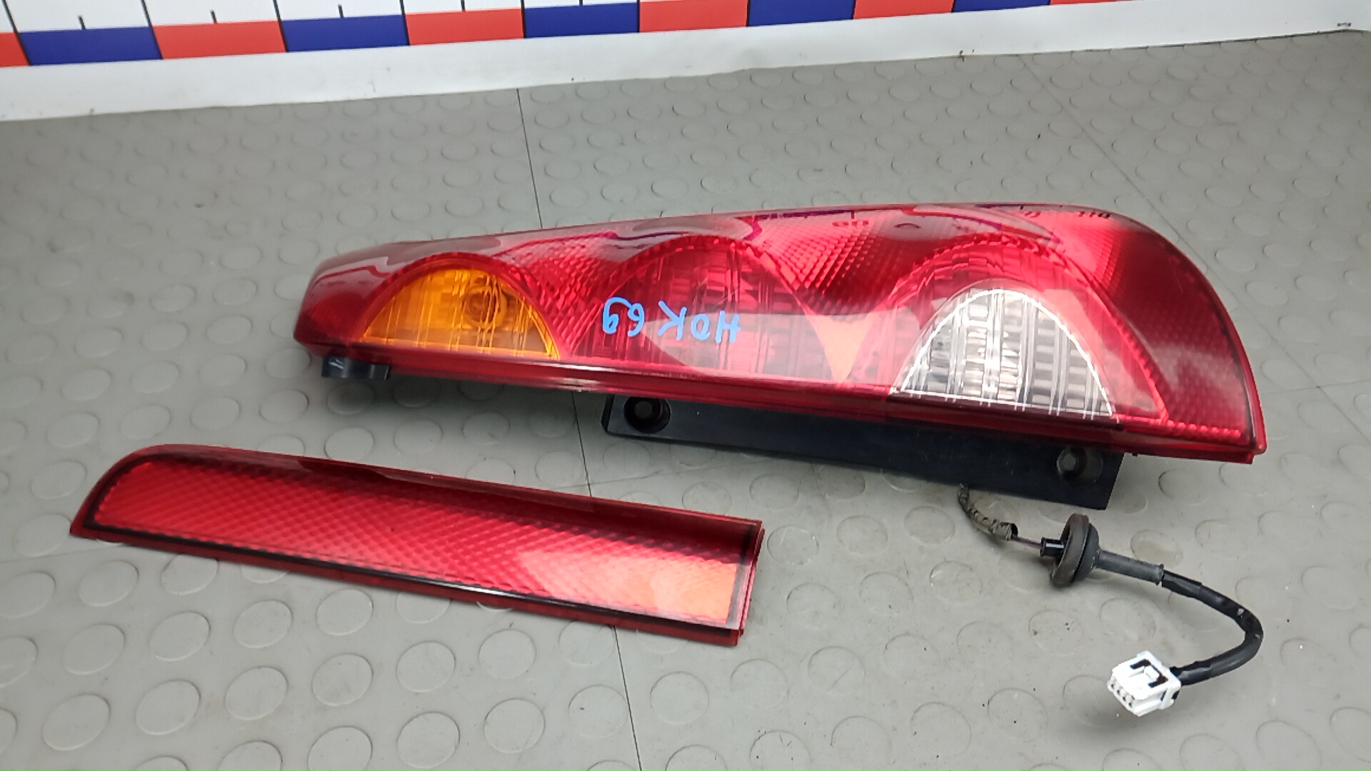Фонарь задний правый
