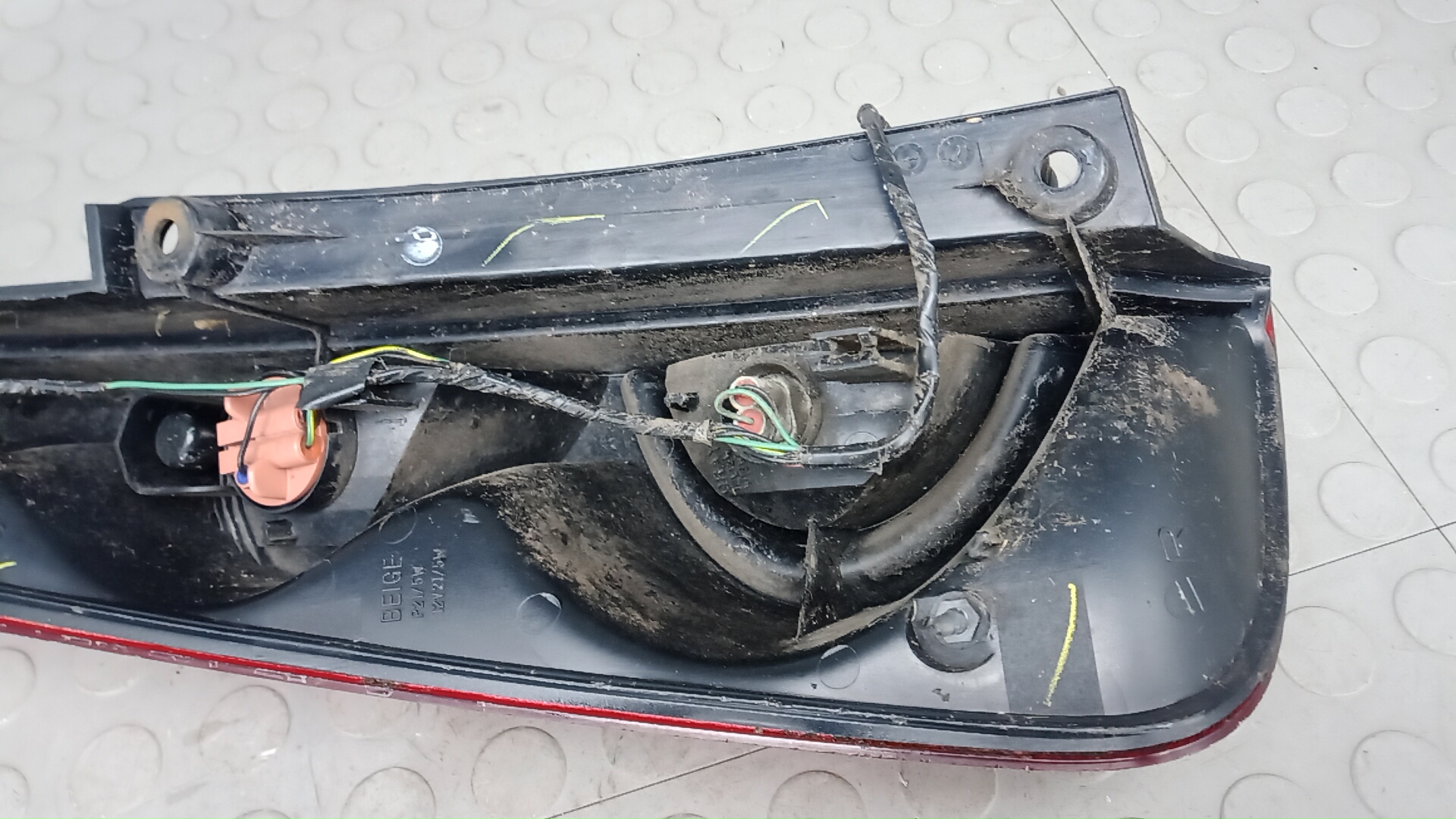 Фонарь задний правый