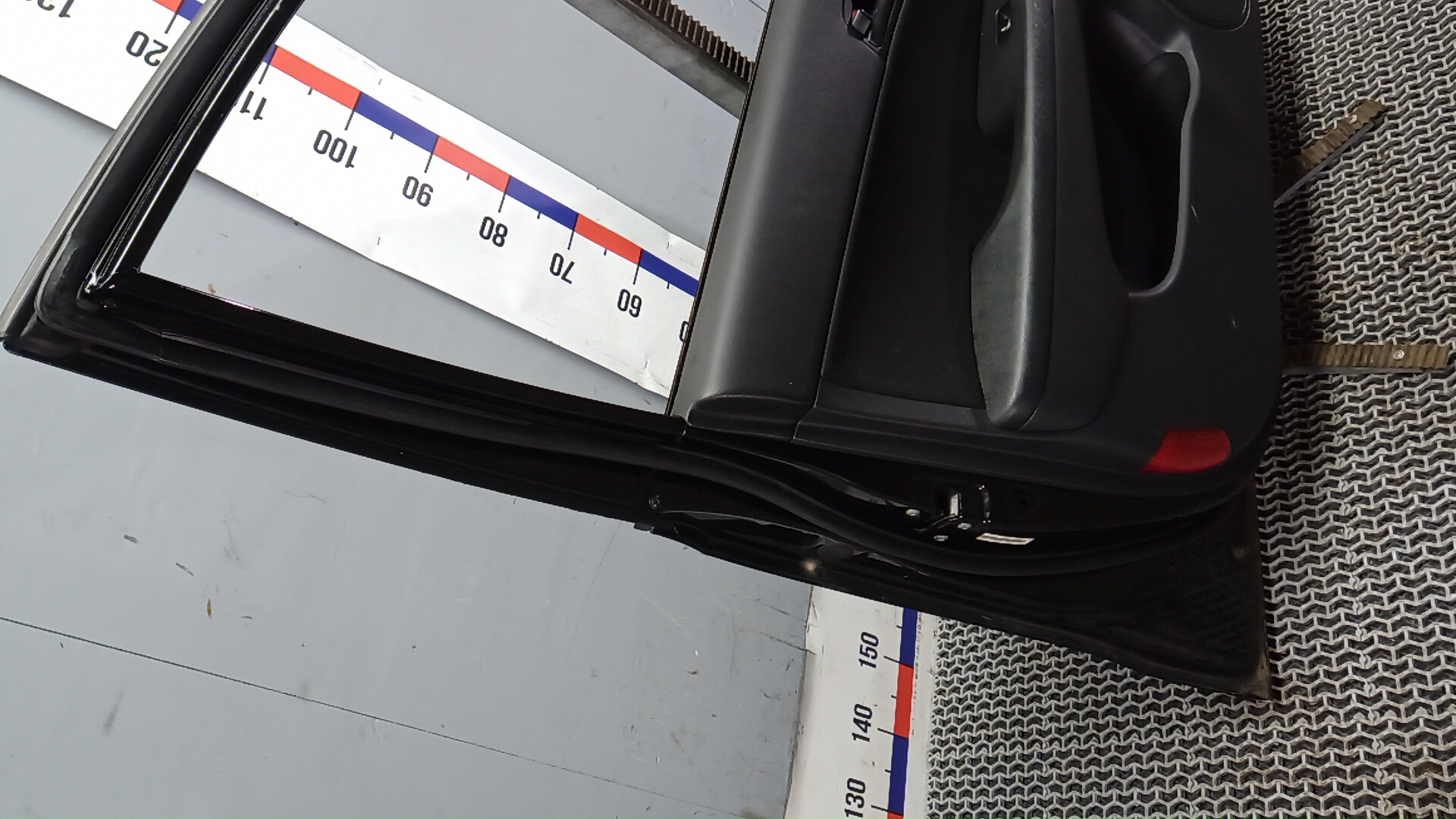 Дверь передняя левая