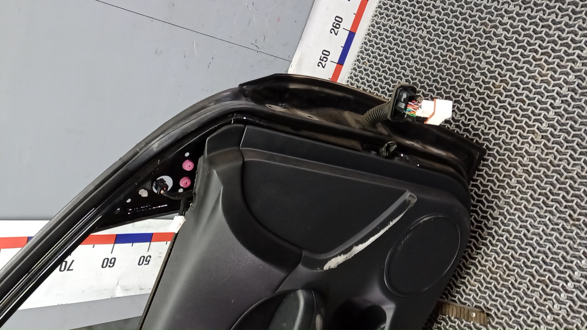 Дверь передняя левая