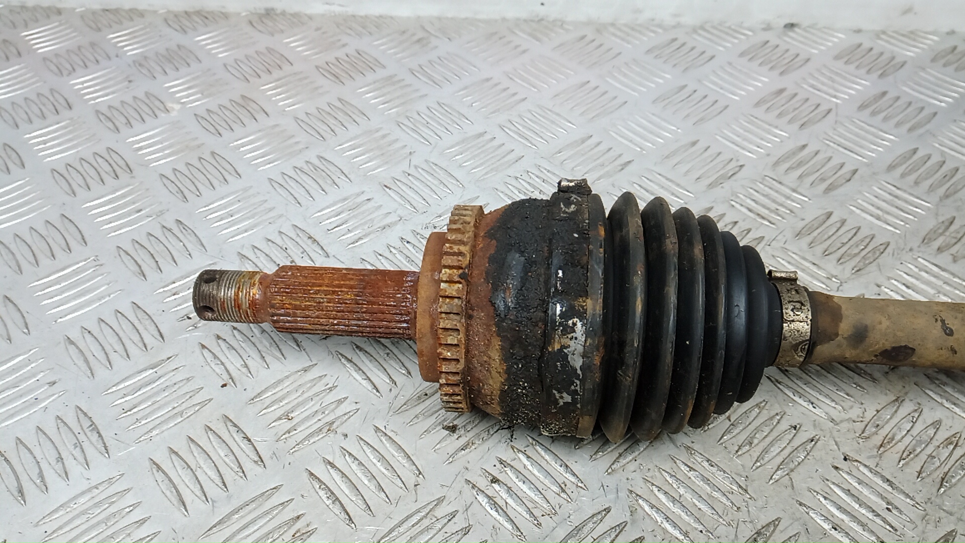 Полуось передняя левая