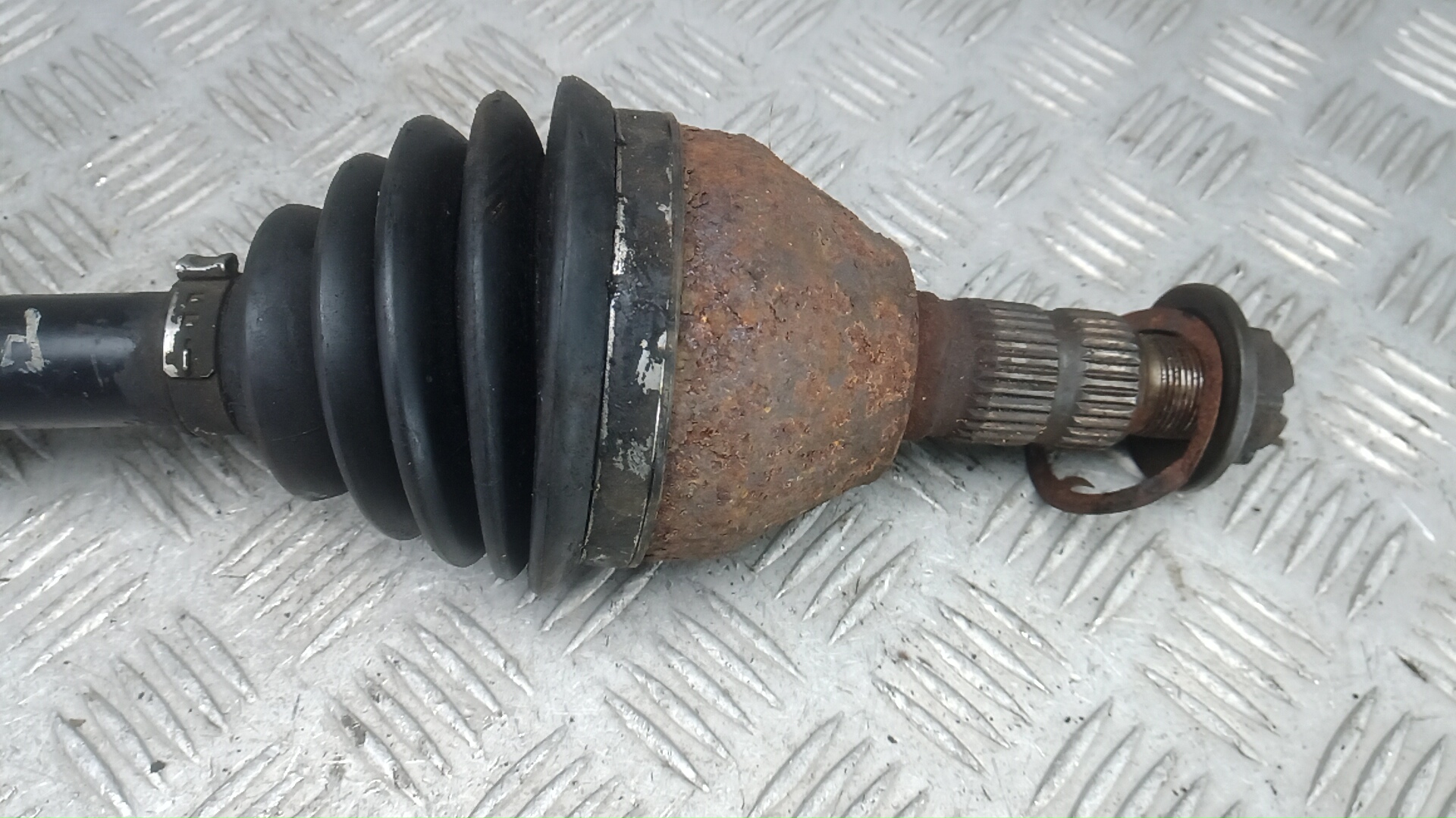 Полуось передняя правая