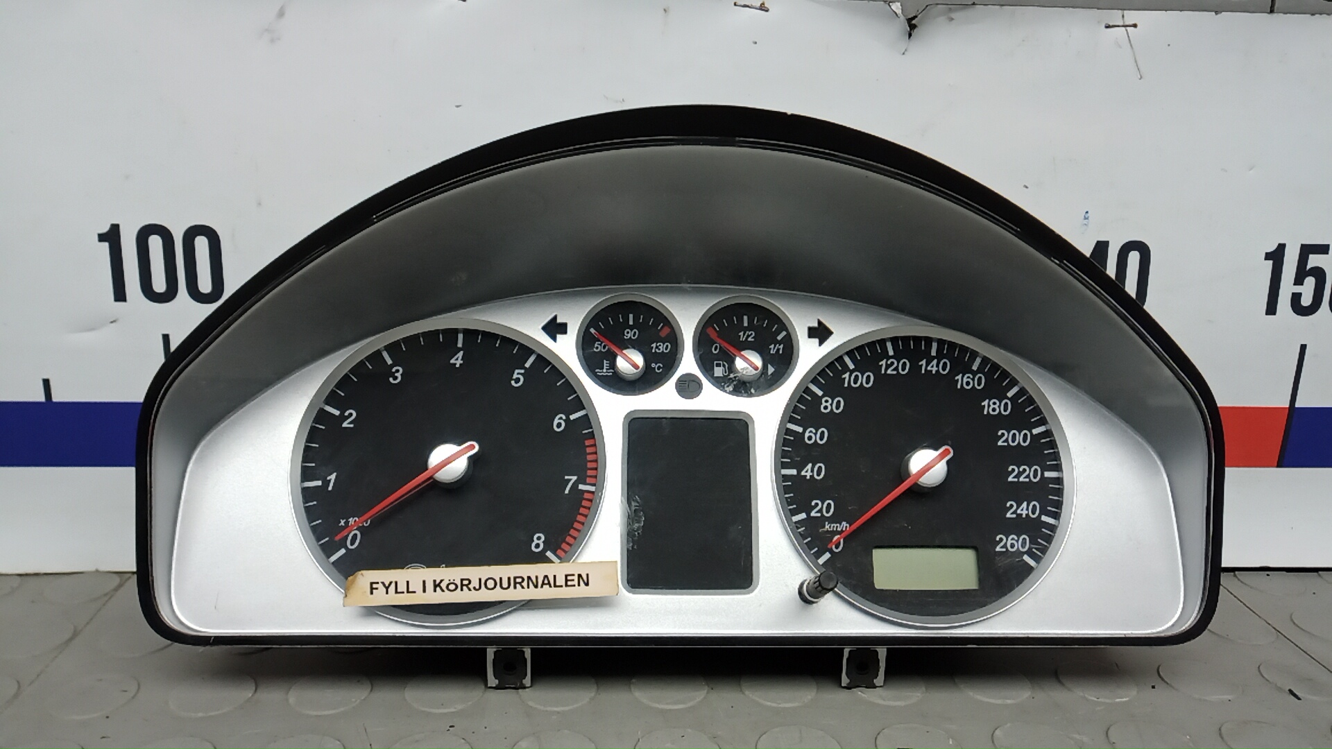 Панель приборов