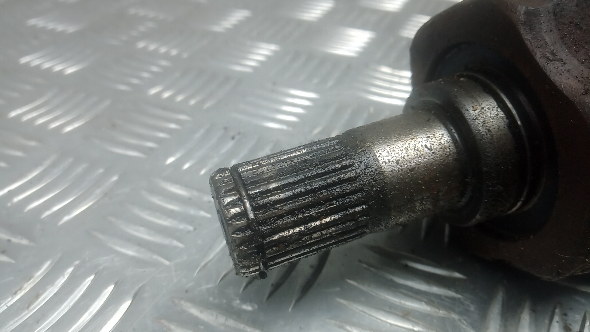 Полуось передняя левая