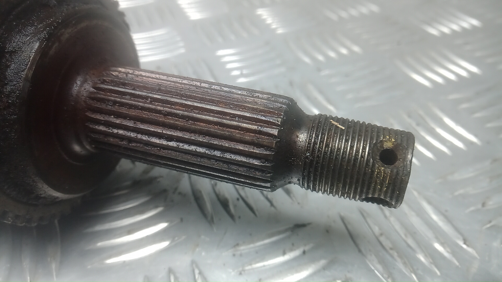 Полуось передняя левая