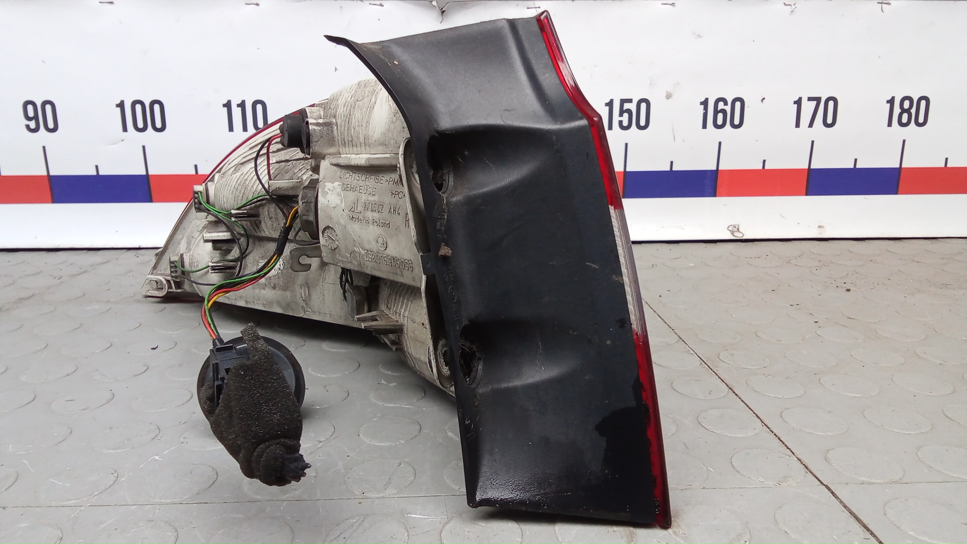 Фонарь задний правый