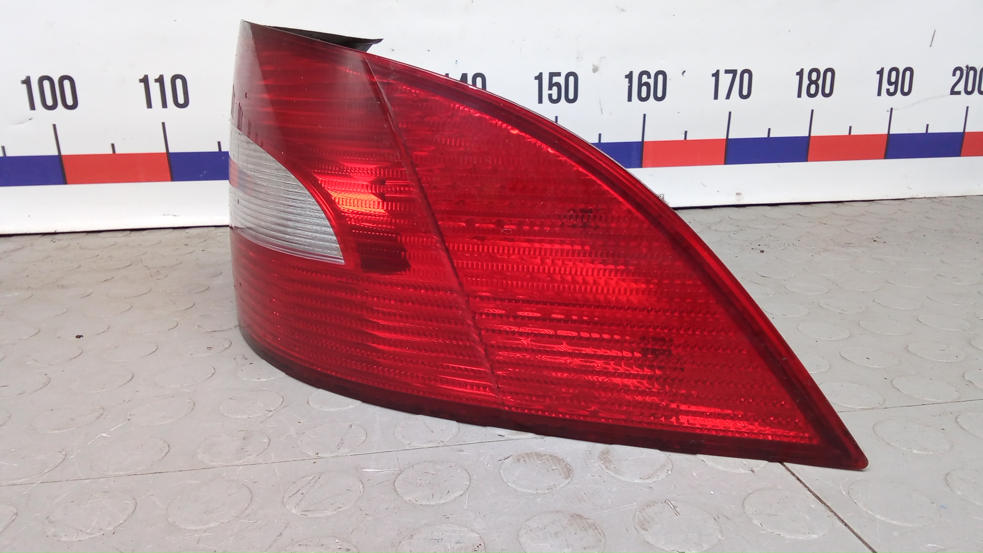 Фонарь задний правый