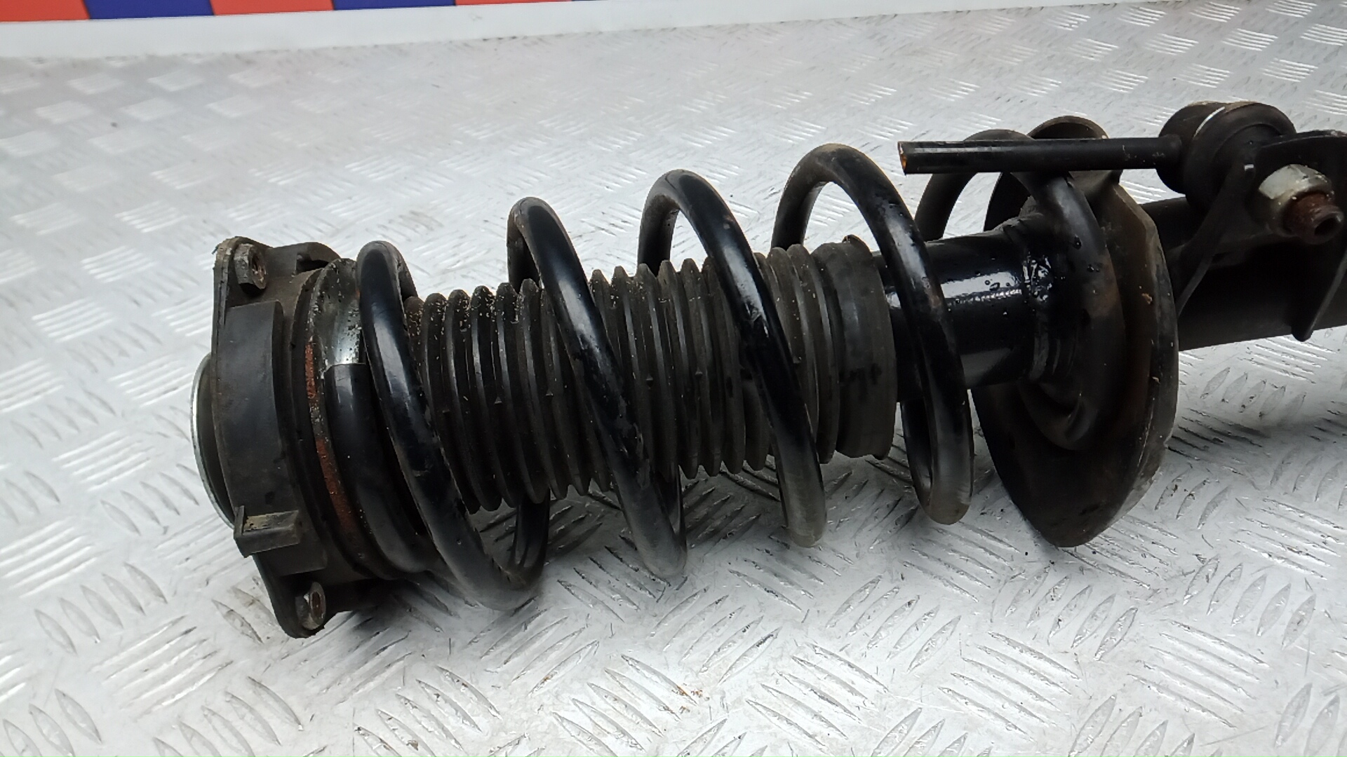 Амортизатор передний правый