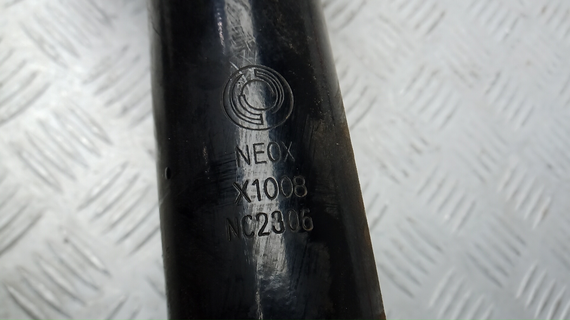 Амортизатор передний правый