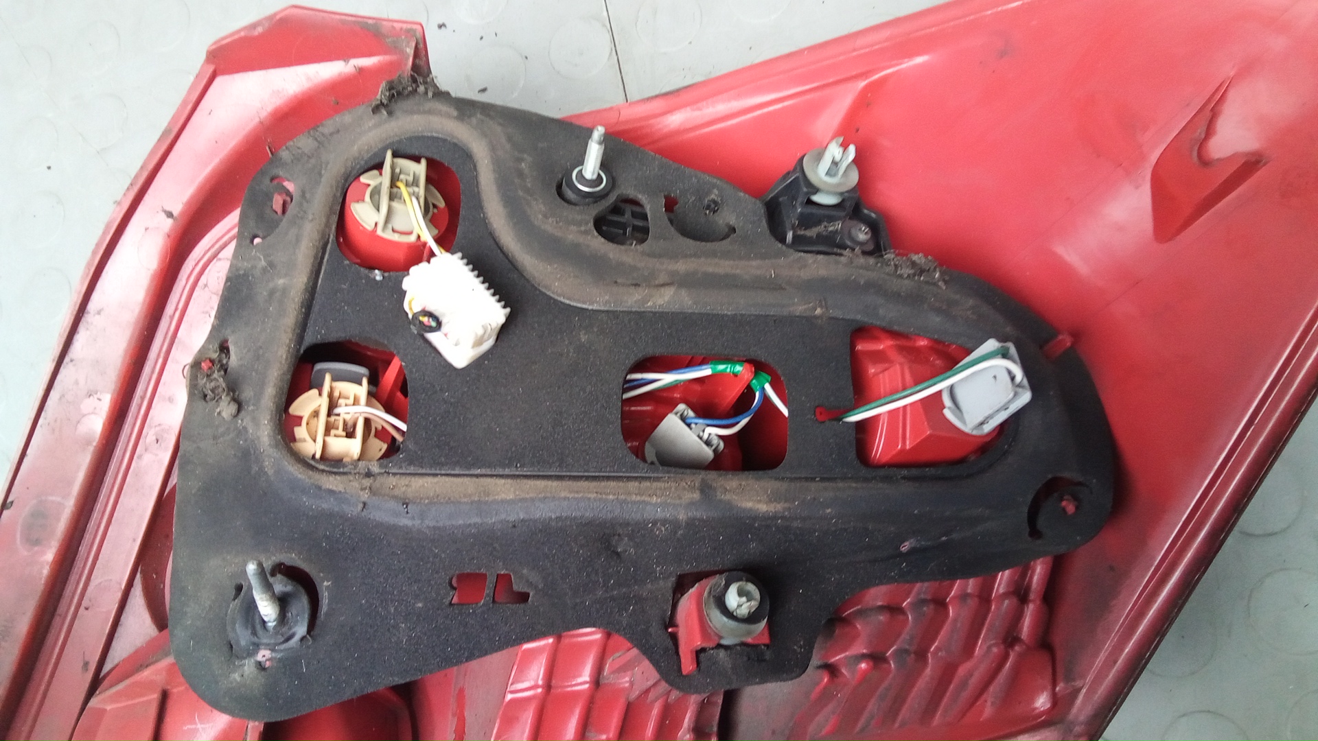 Фонарь задний левый