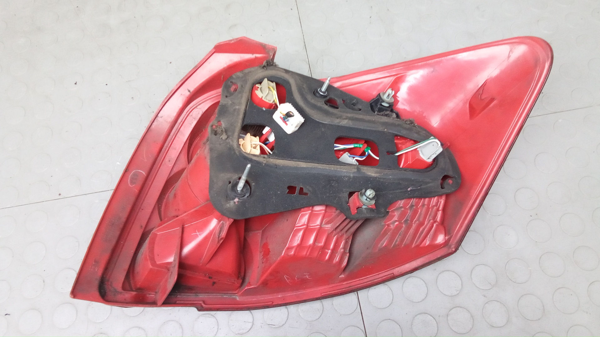 Фонарь задний левый