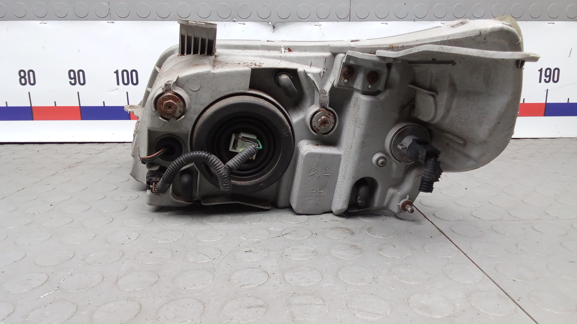 Фара правая