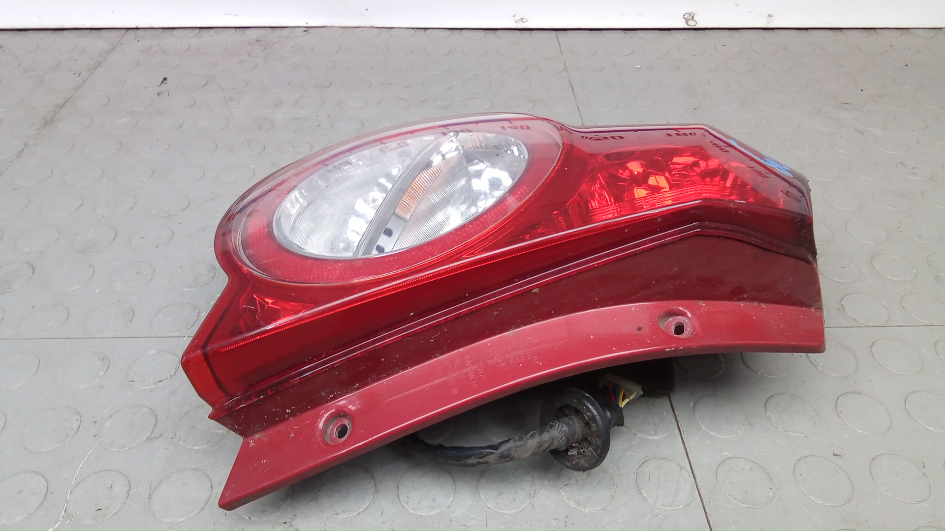 Фонарь задний левый