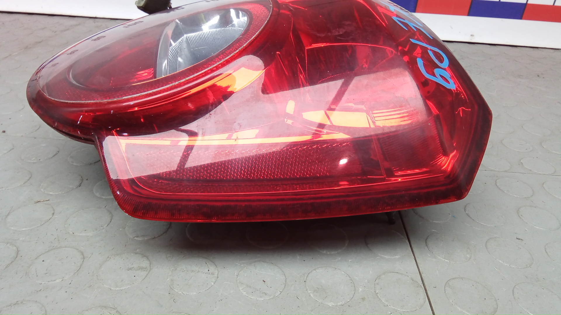 Фонарь задний правый