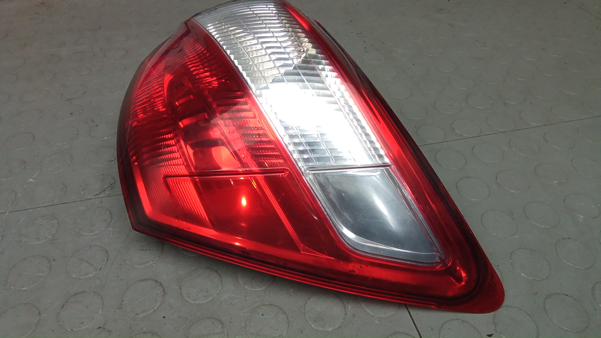 Фонарь задний правый