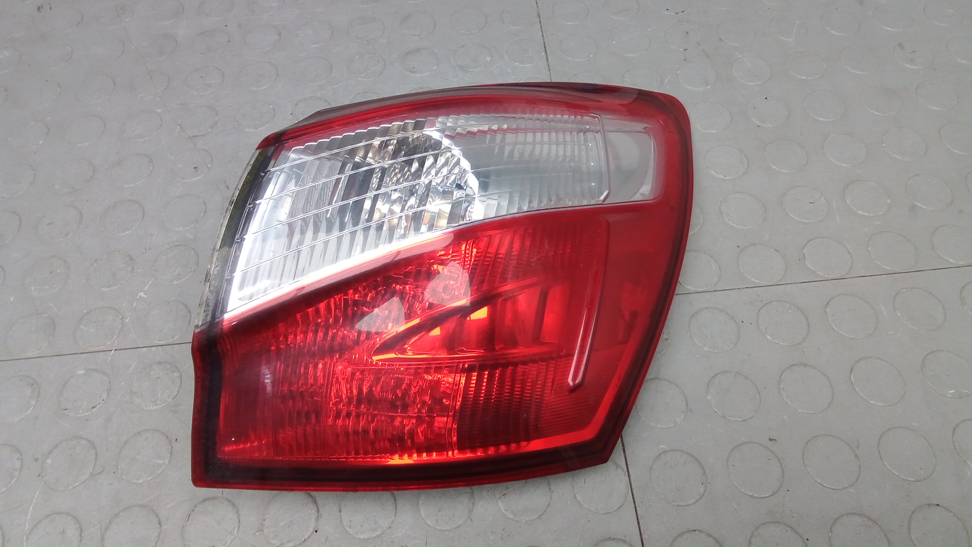 Фонарь задний правый