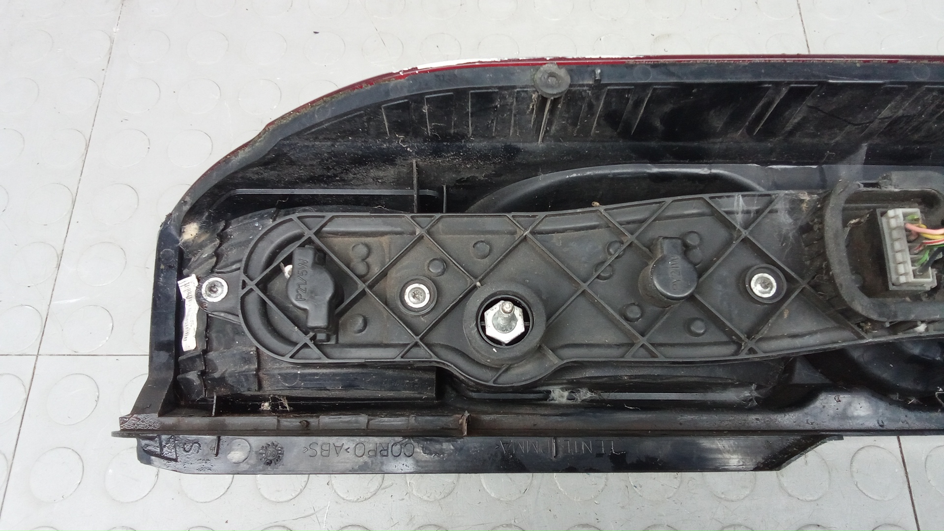 Фонарь задний левый