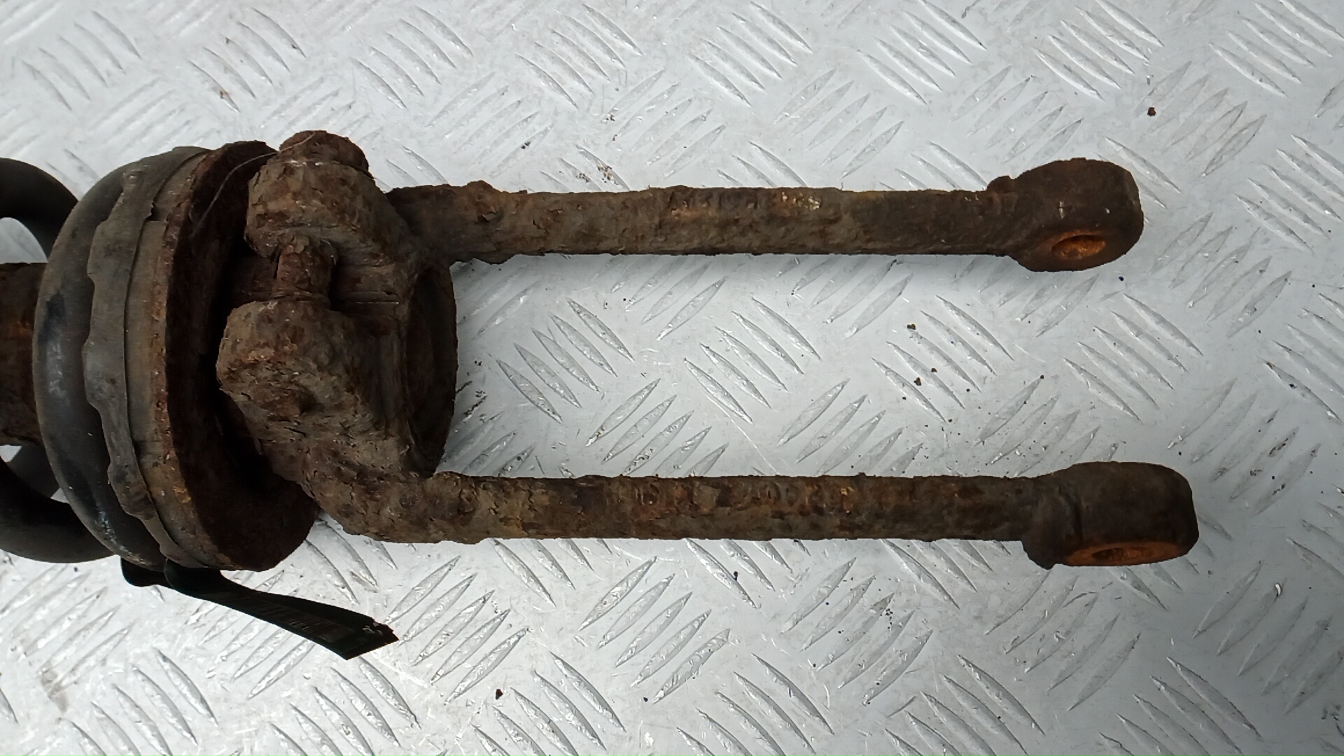 Амортизатор передний левый