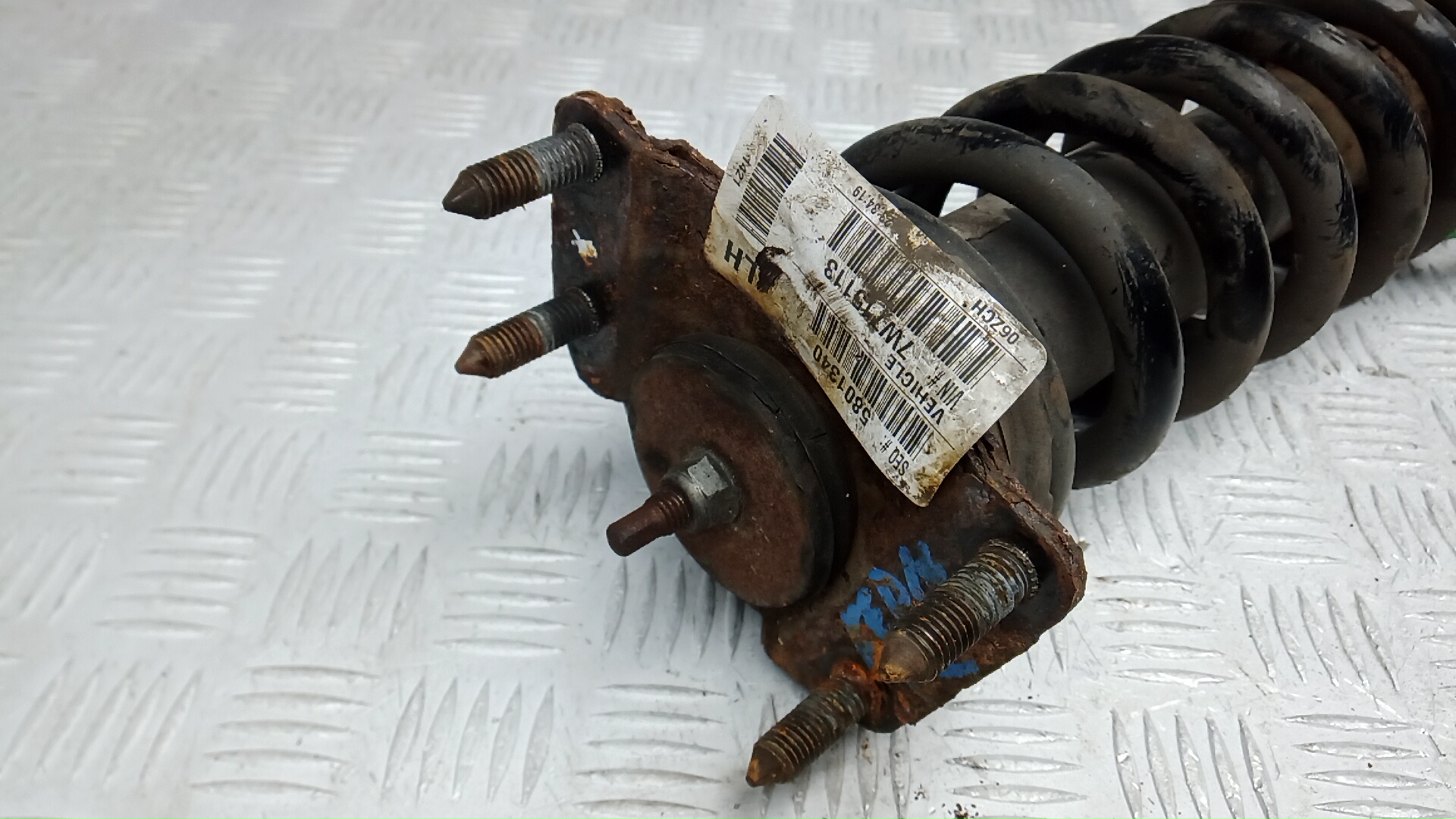 Амортизатор передний левый