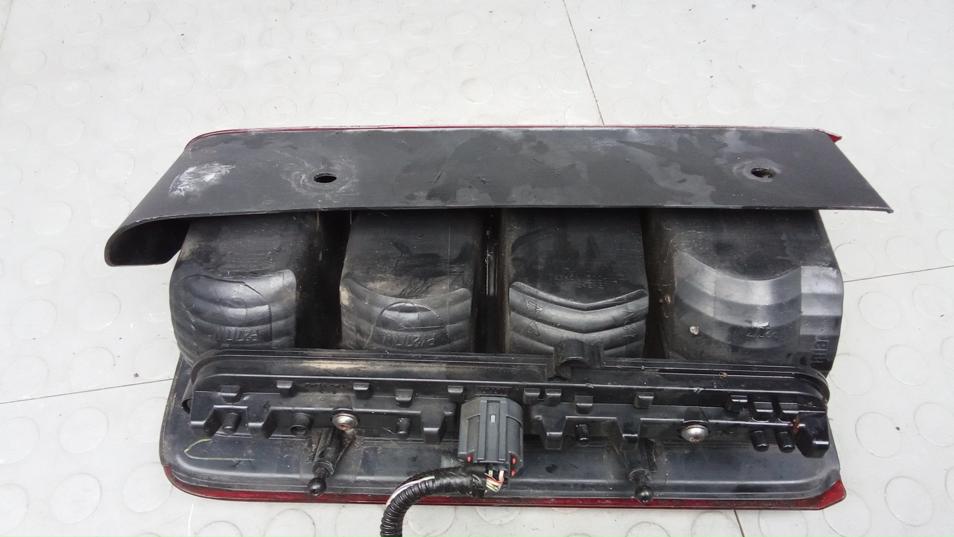 Фонарь задний правый