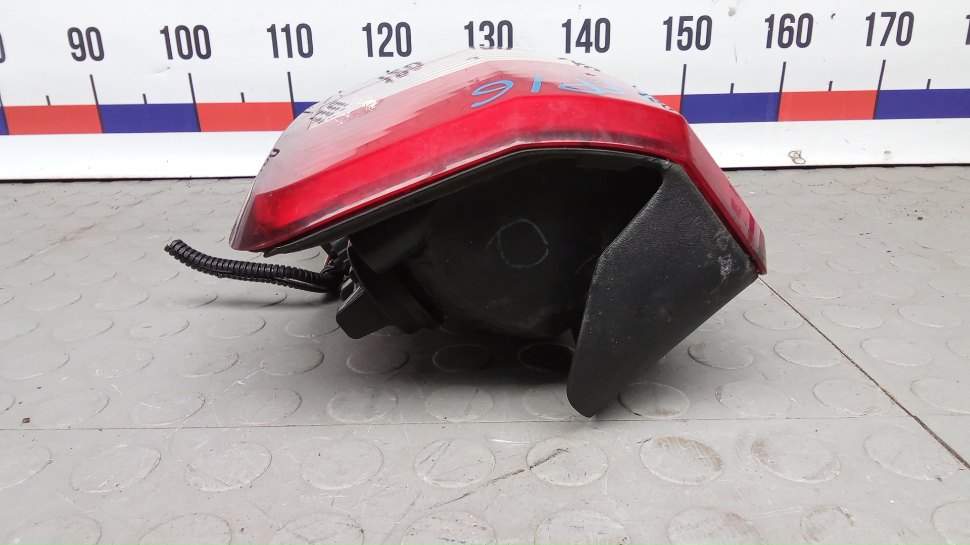 Фонарь задний правый