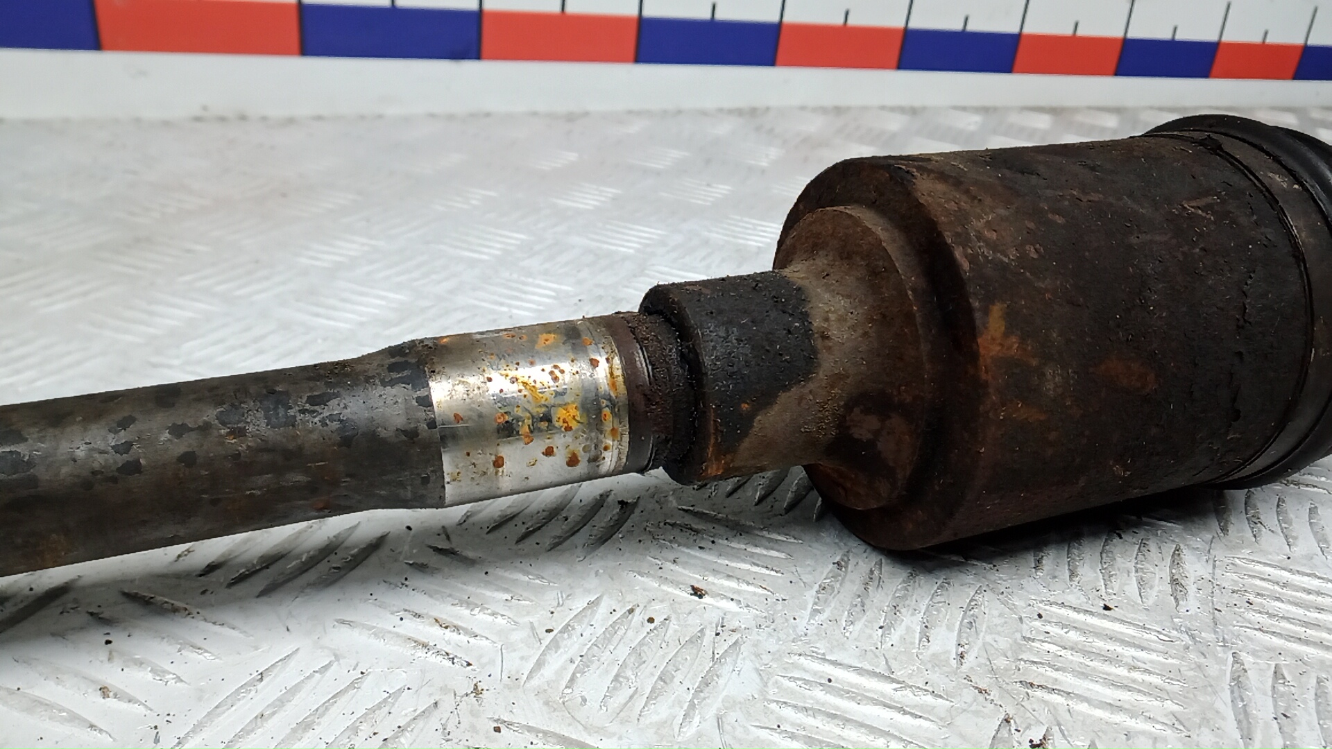 Полуось передняя правая