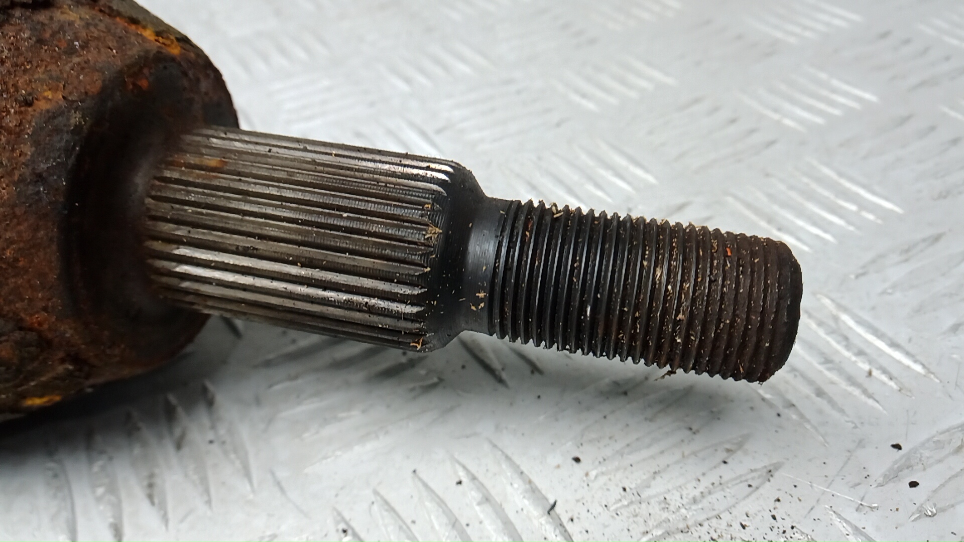 Полуось передняя правая