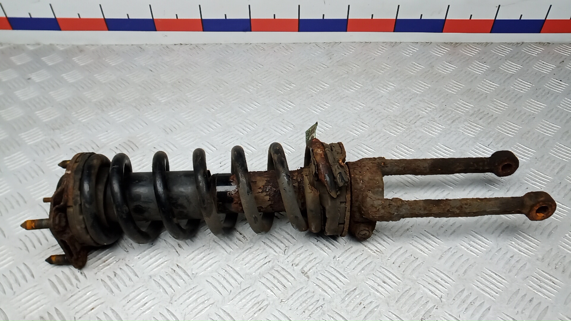 Амортизатор передний правый