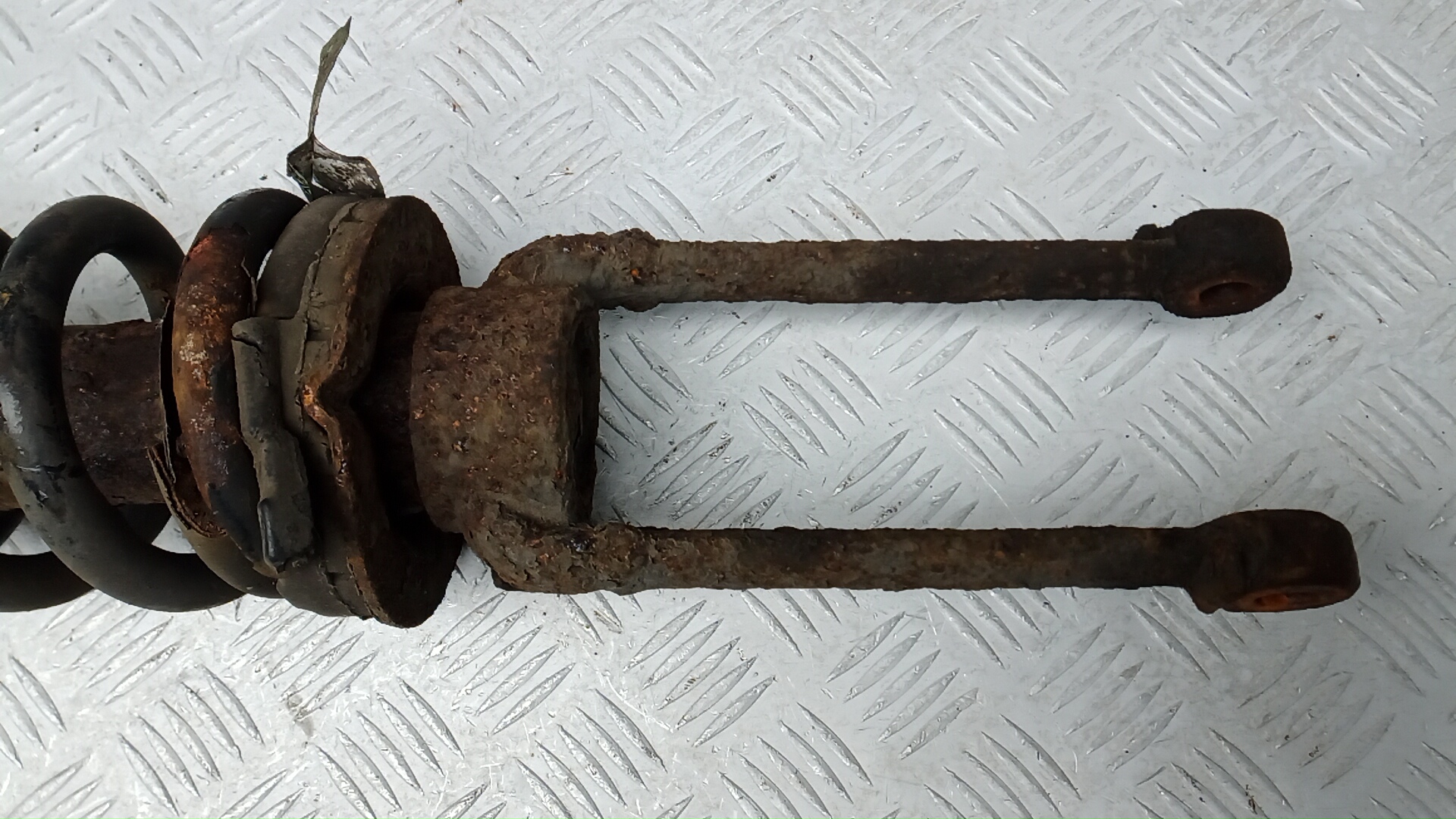 Амортизатор передний правый