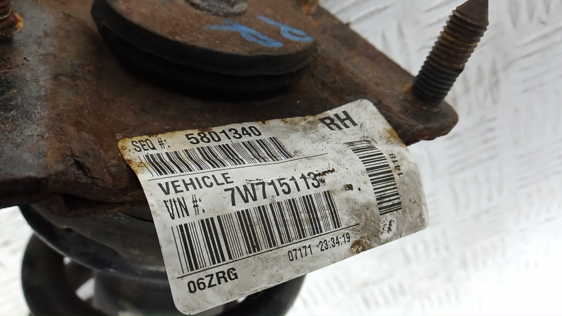 Амортизатор передний правый