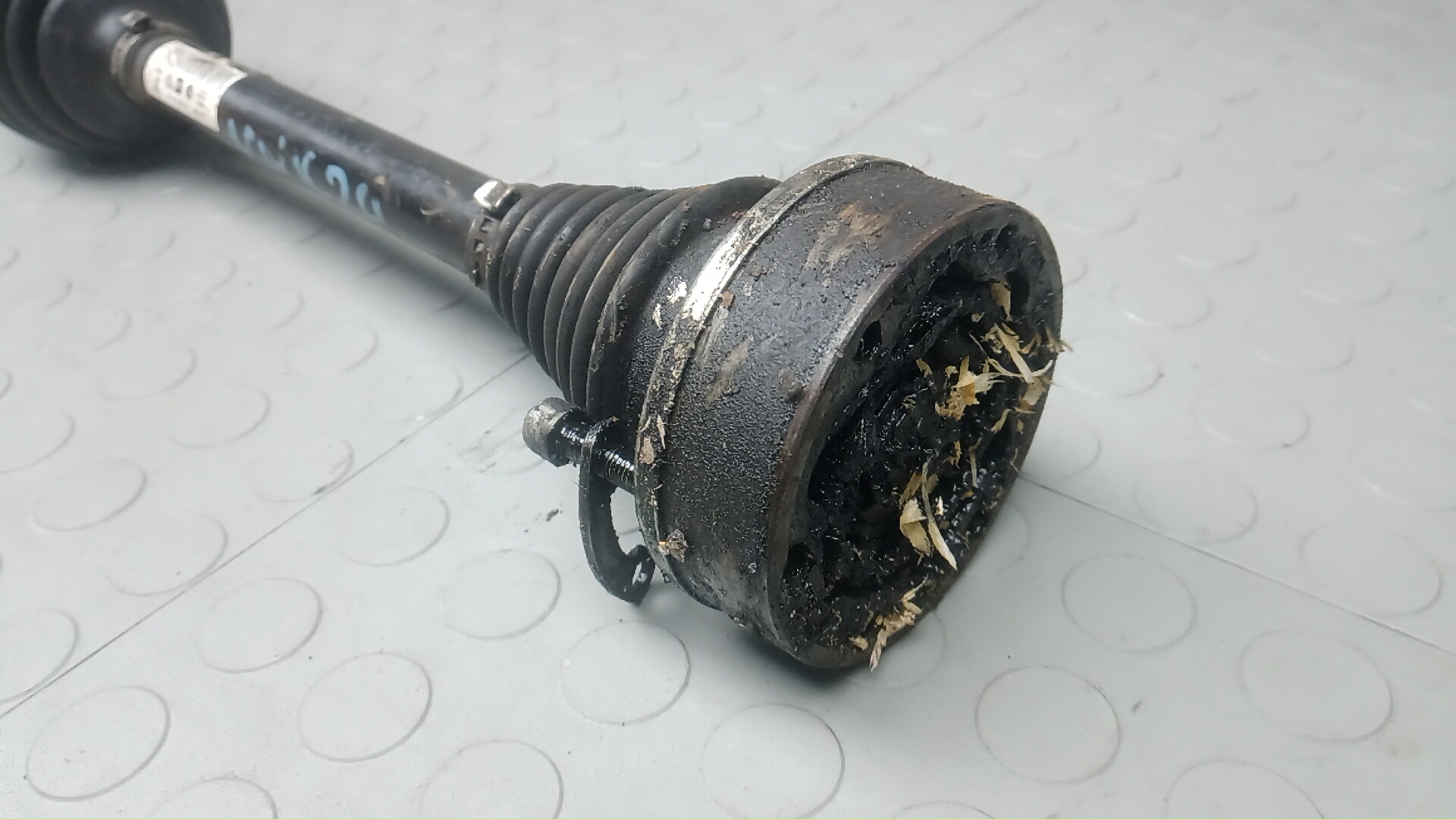 Полуось передняя левая