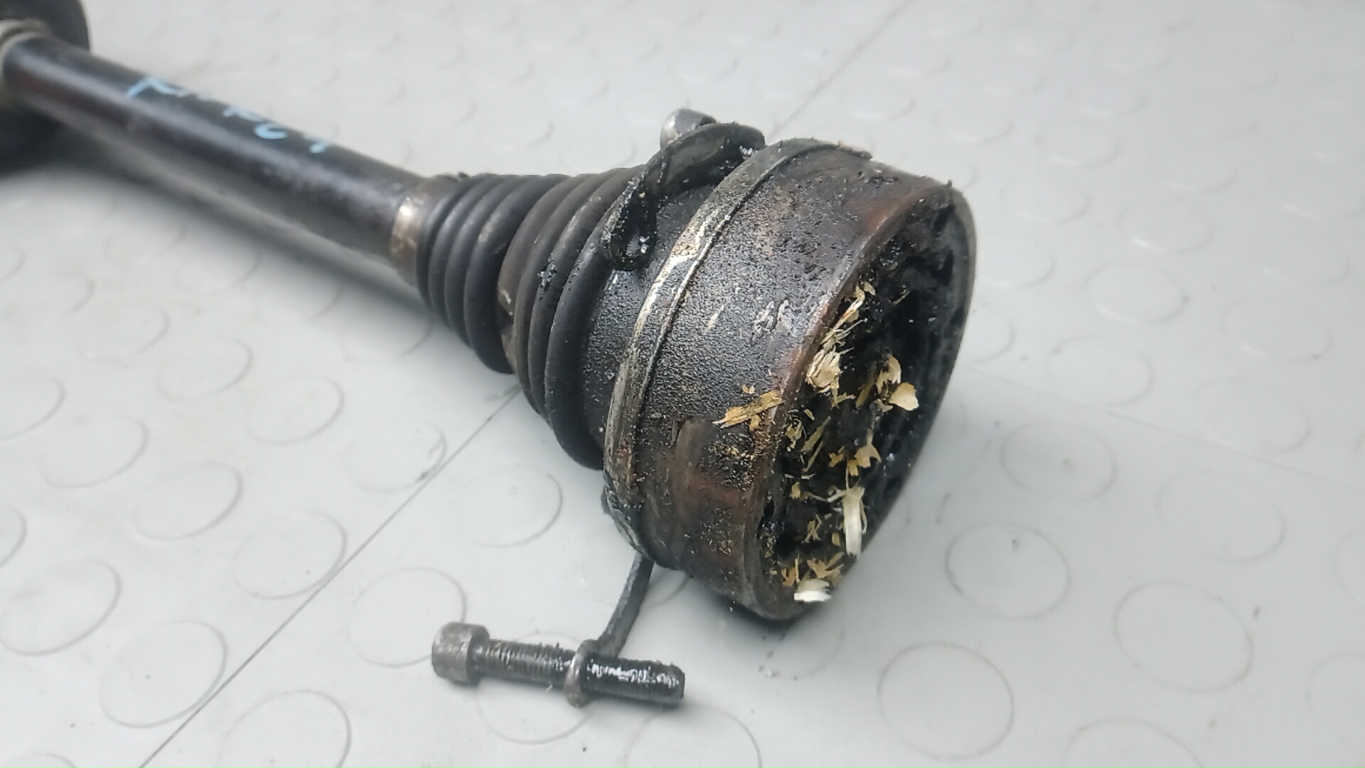 Полуось передняя левая