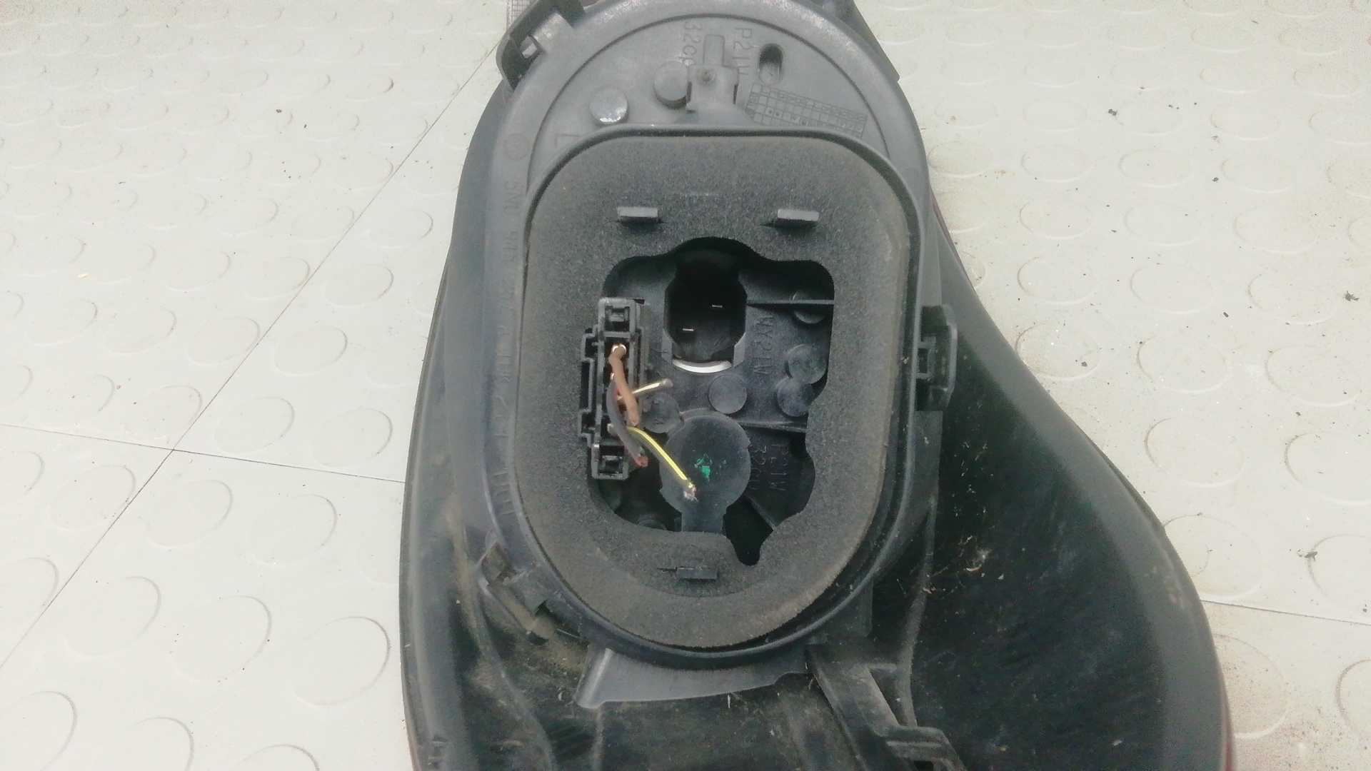 Фонарь задний левый