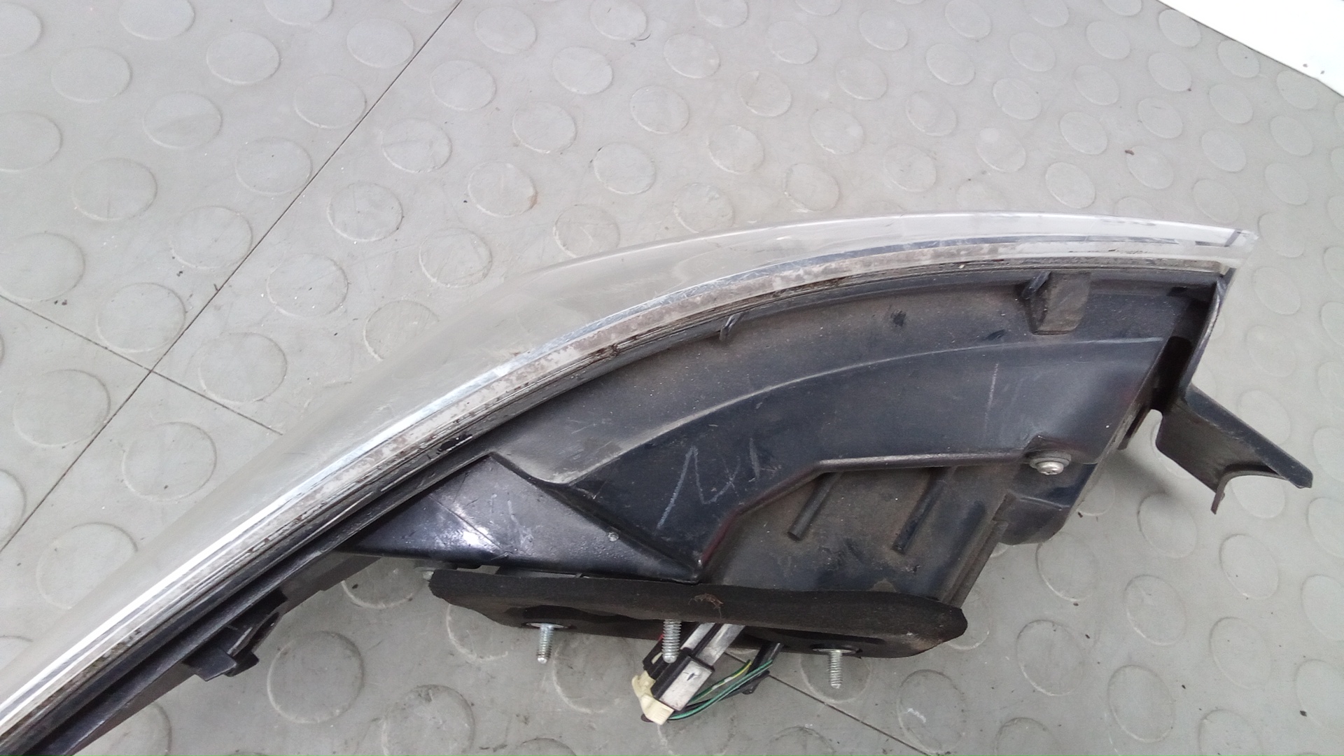 Фонарь задний правый