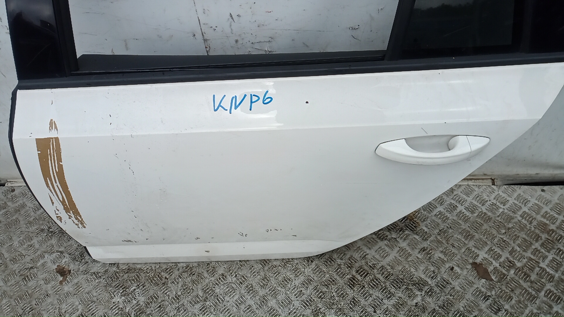 Дверь задняя левая